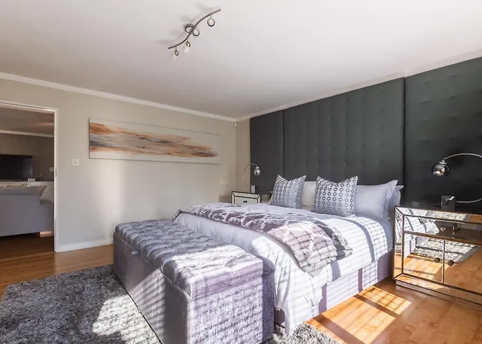 Luxury Garden Apartment - The Grey