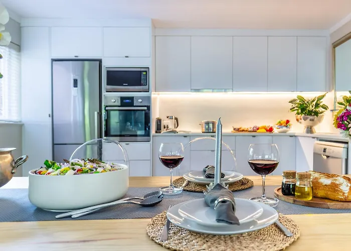 Luxury Garden Apartment - The Grey
